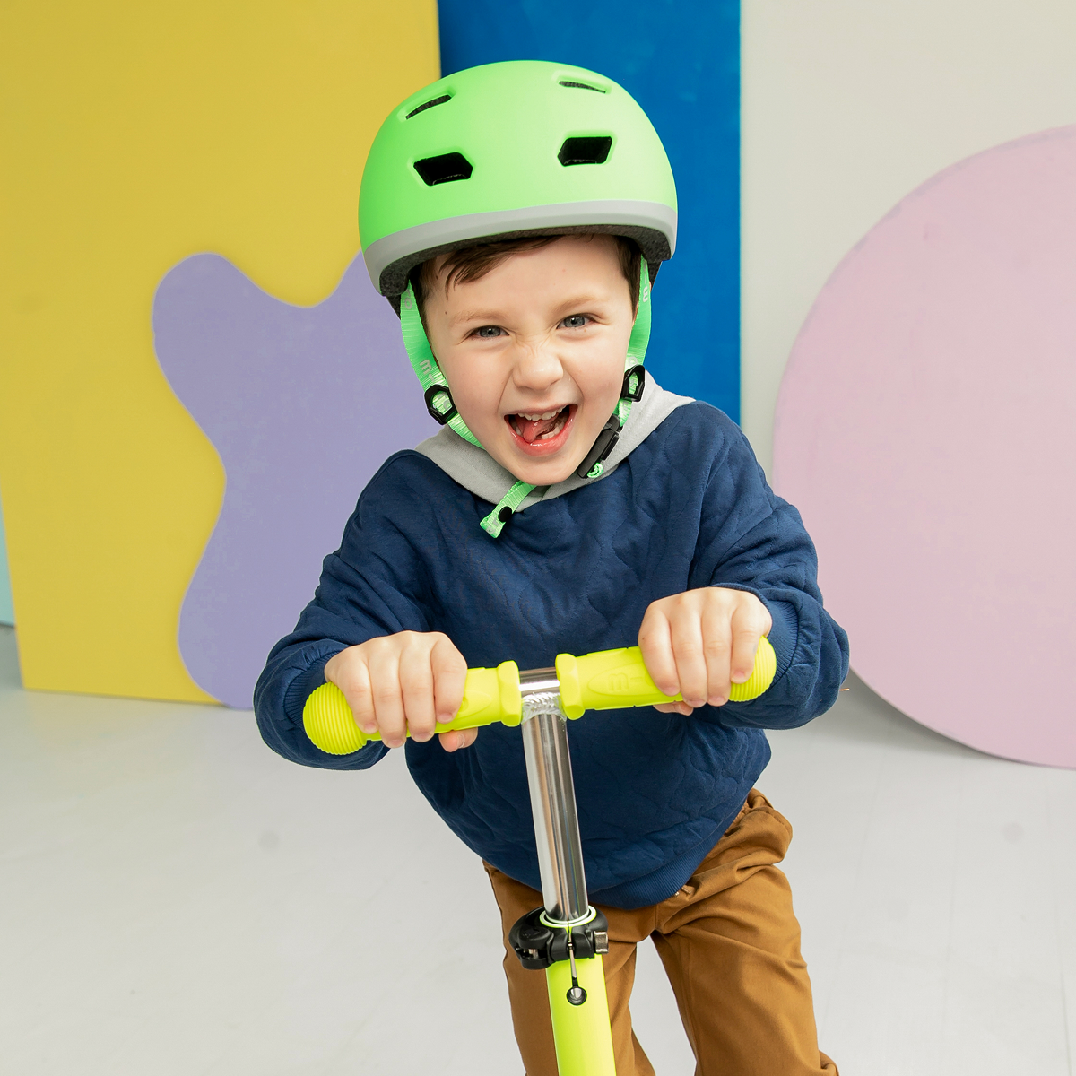 Maxi Deluxe Foldable LED Scooter – Neon Canary Yellow - FAO Schwarz