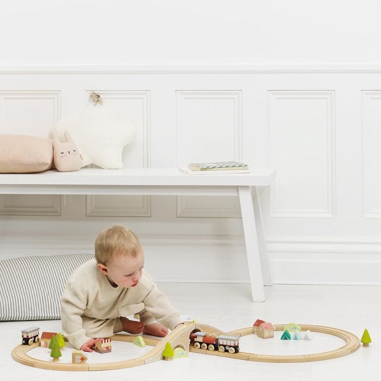 Figure 8 Wooden Train Set – 40 Pieces - FAO Schwarz