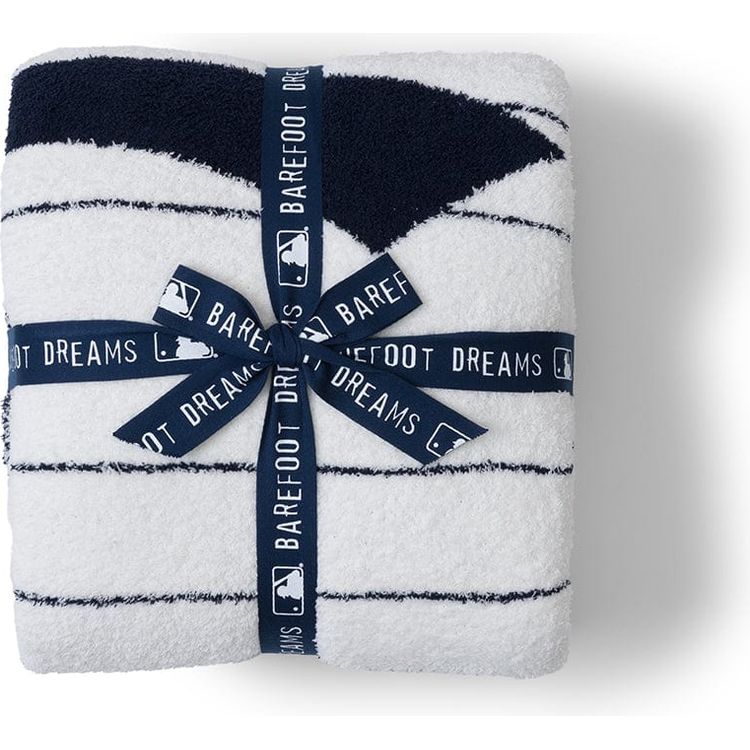 CozyChic New York Yankees Throw - FAO Schwarz
