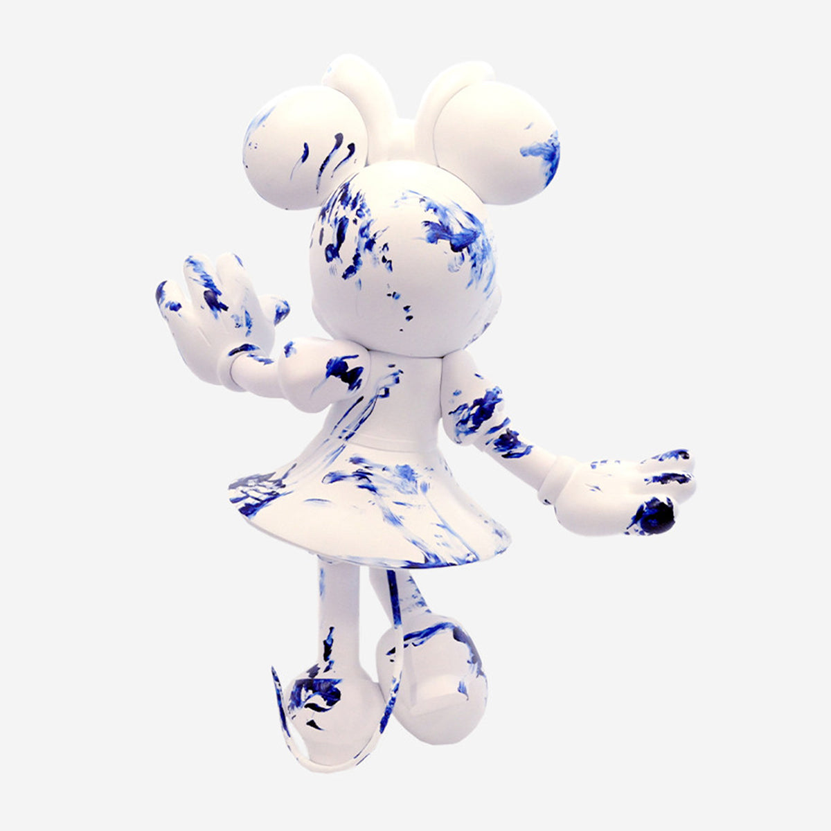 Minnie Mouse Figure White & Blue Limited Edition – 24.4″ - FAO Schwarz