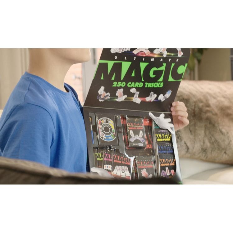 Marvin’s Ultimate 250 Card Tricks - FAO Schwarz