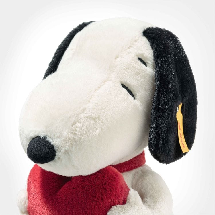 Snoopy Love with Red Heart - FAO Schwarz